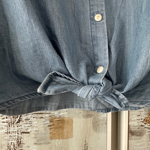 Madewell chambray short sleeve button down - Picture 5 of 6